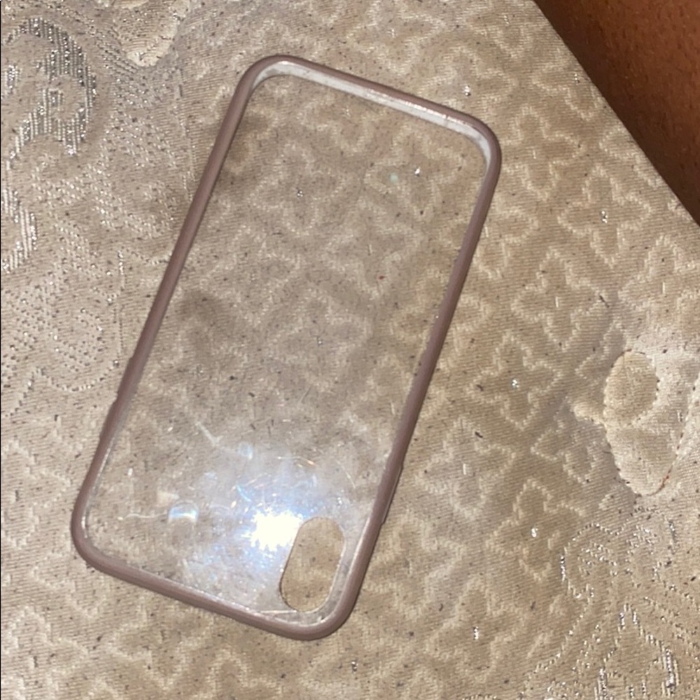 iPhone XR ( white ) Comes with case & iPhone box . - Picture 3 of 4